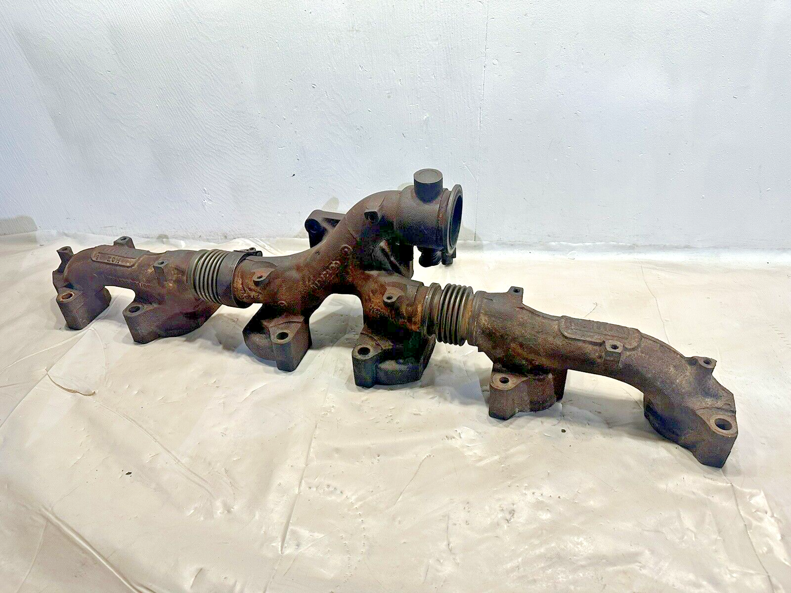 Detroit Diesel DD13 DD15 Engine Exhaust Manifold A4711420201 A4711420601 OEM