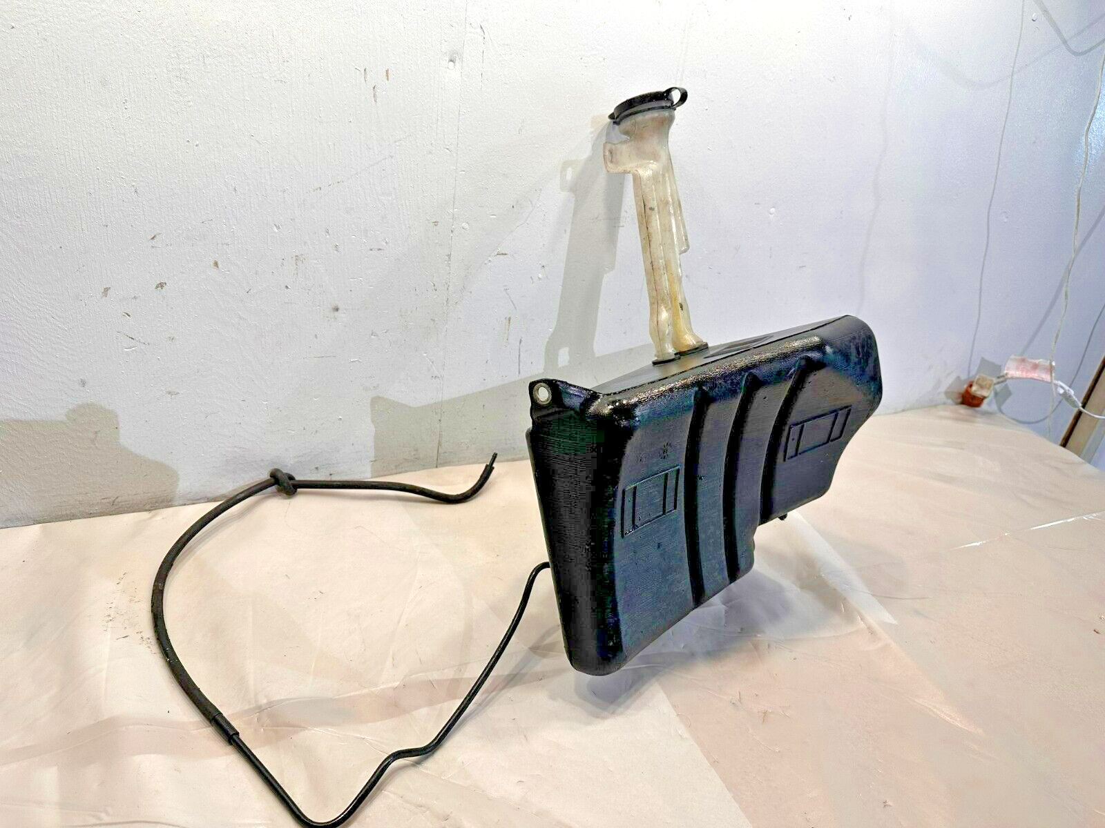 GENUINE GMC Windshield Fluid Reservoir WITH PUMP 22143997 OEM 24006286