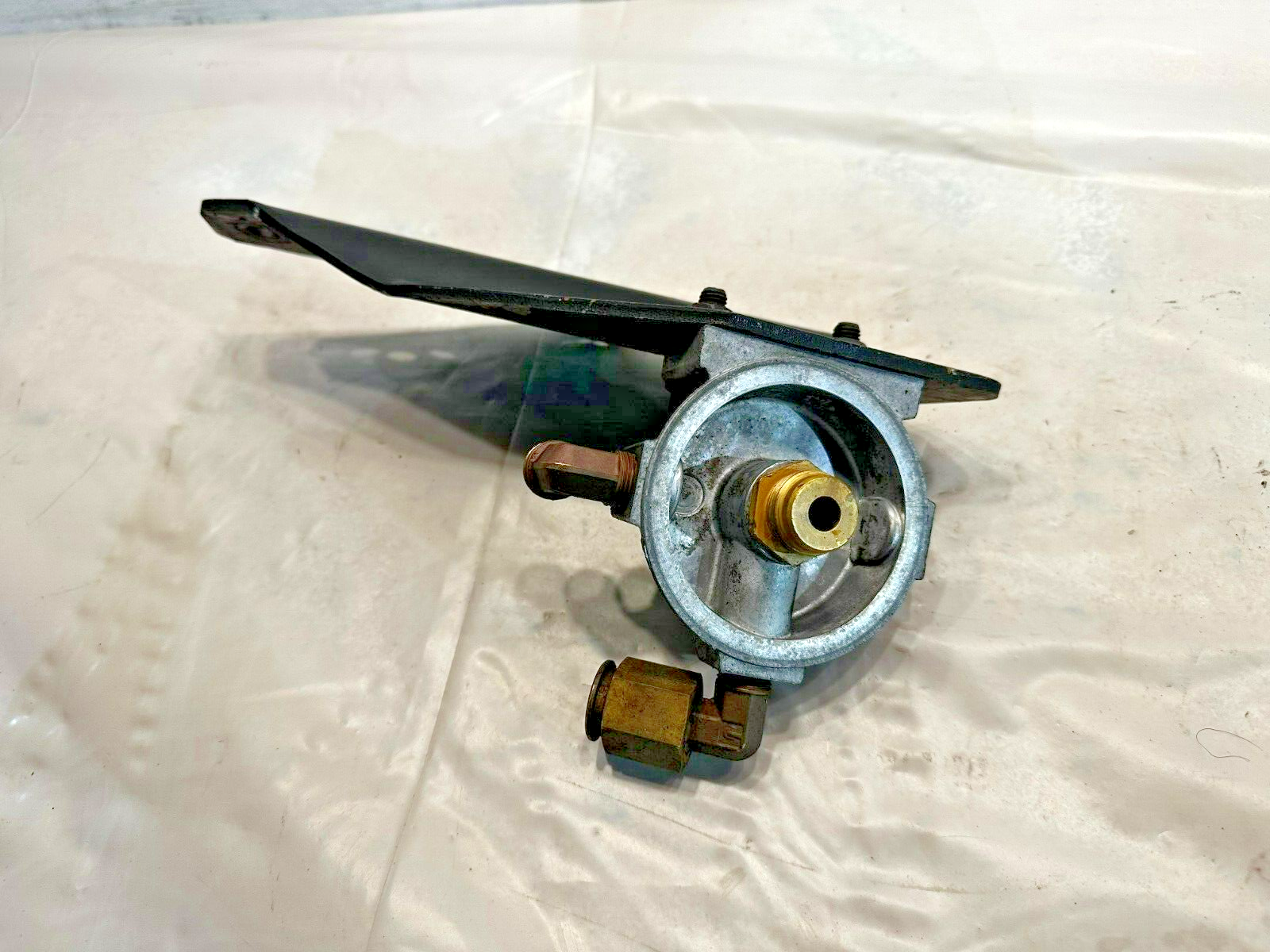 Genuine International Fuel Filter Mounting Head 3802601C92 with Bracket OEM