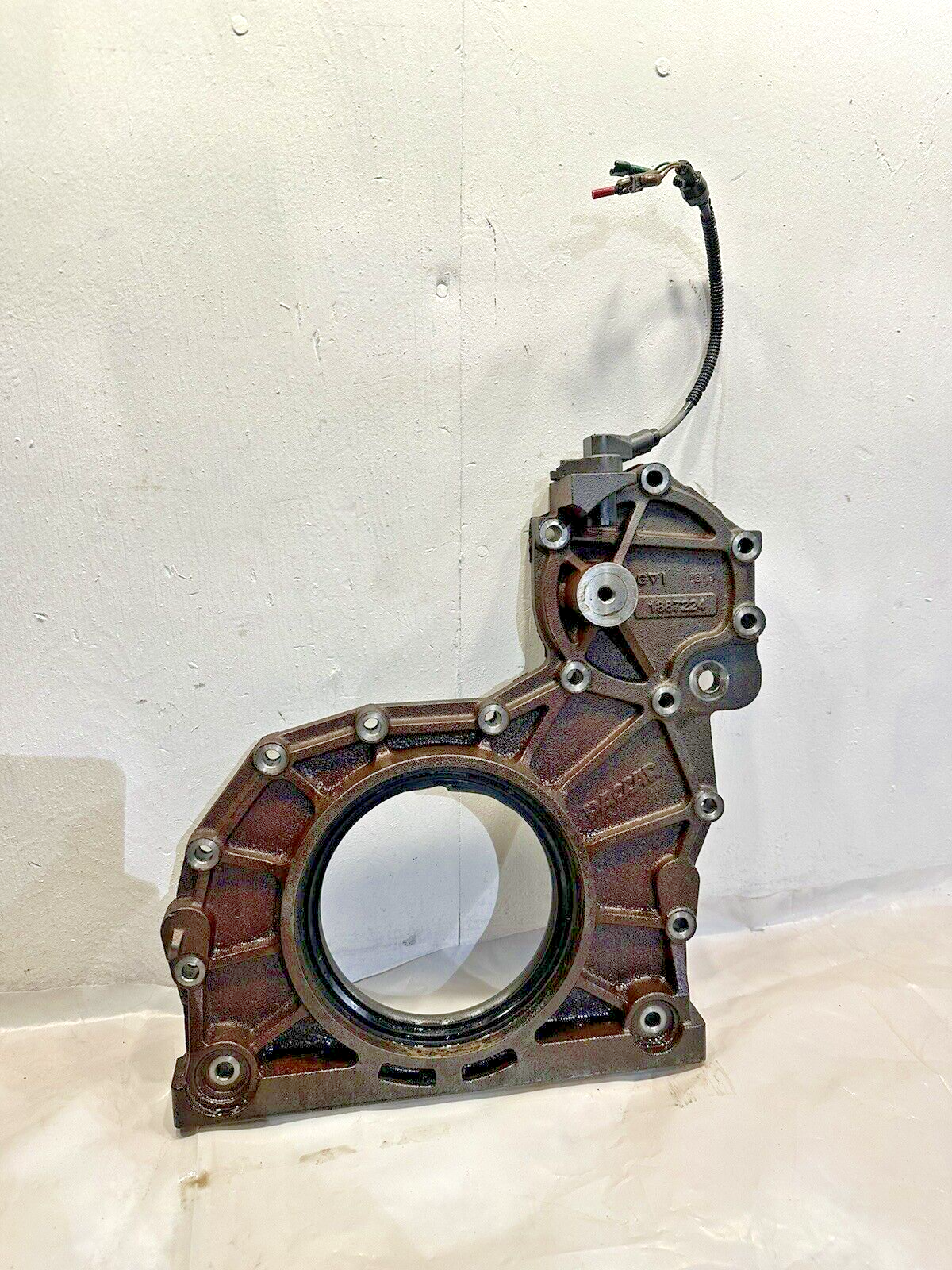 PACCAR MX13 Diesel Engine Camshaft Cover 1887224 OEM