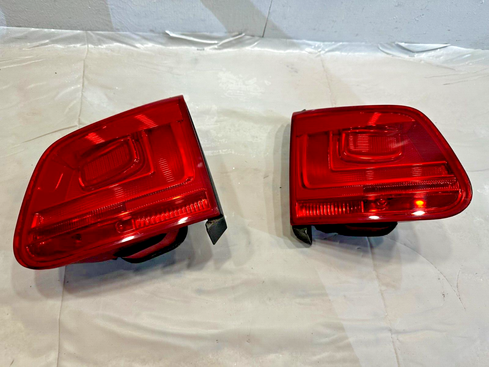 Set of 2 VW Tiguan 2012- 2017 LH RH Inner Taillights 5N0945309A  178957 OEM