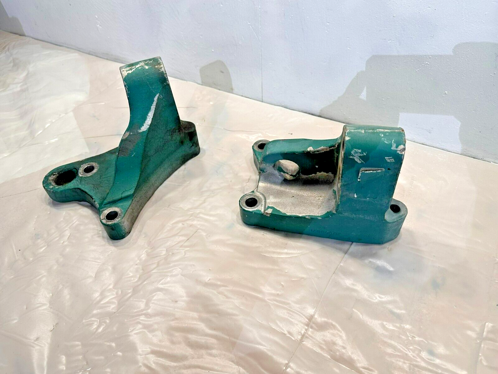 Set of 2 Volvo D-13 Rear Diesel Engine Mounts 20908879 OEM 20908871