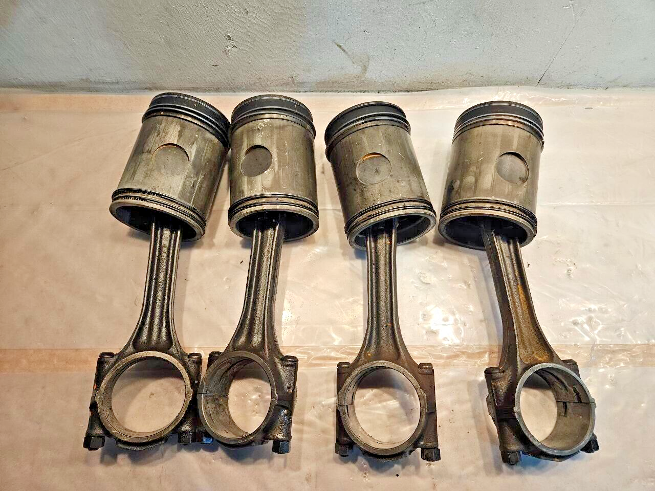 Set of 4 Detroit 4-71 Diesel Engine Connecting Rod 5144469 Piston 23522070 OEM